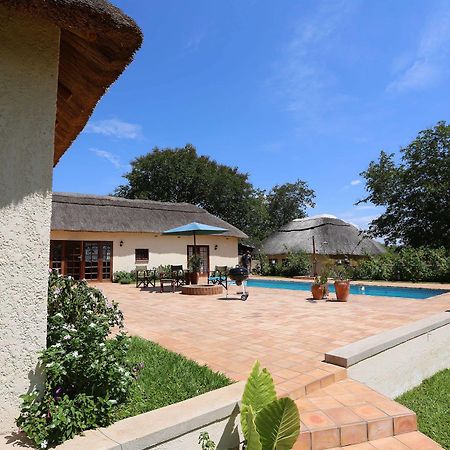 Mandebele Lodge Victoria Falls Exterior foto