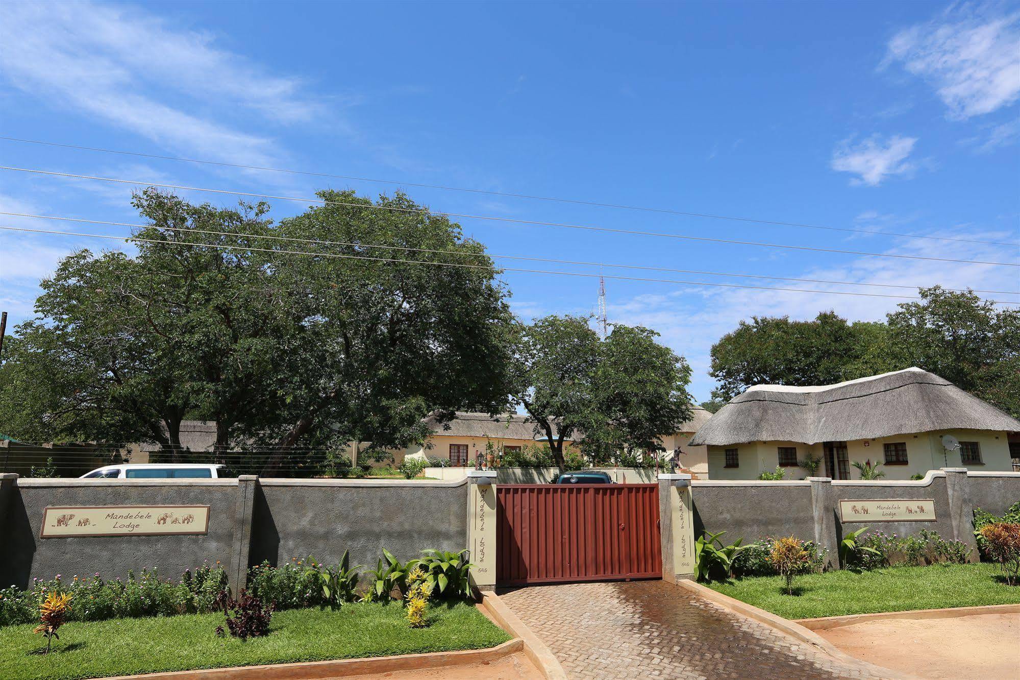 Mandebele Lodge Victoria Falls Exterior foto